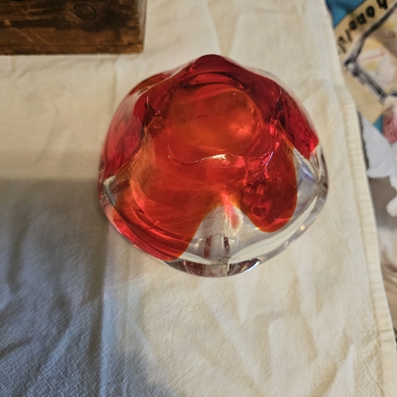 Vintage MCM Glass Ashtrays - Picture 4 of 5